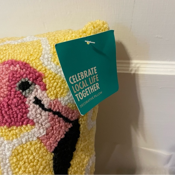 SOLD-Flamingo 🦩 accent pillow - Picture 2 of 6